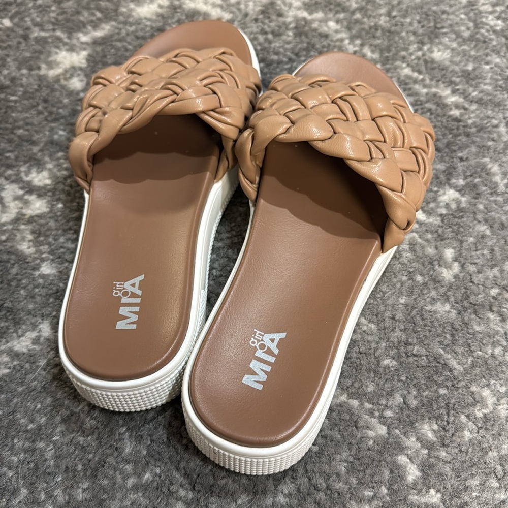 MIA Slides Worn Twice Size 4 - Picture 2 of 3
